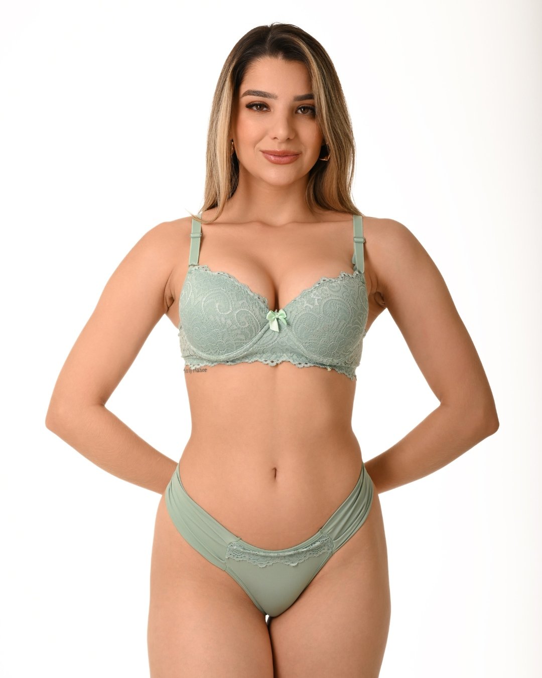 CONJUNTO LINGERIE RENDADO TANGA